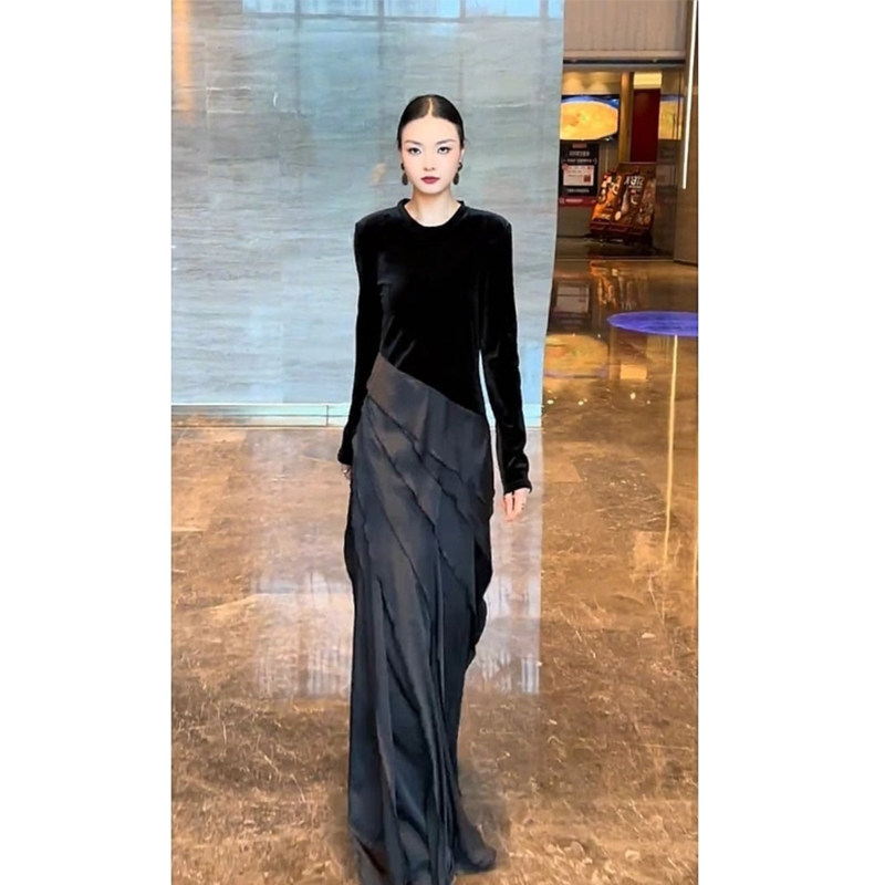2026新款法式轻奢风气质修身长裙女夏季黑色丝绒不规则拼接连衣裙