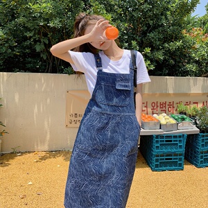 法式复古温柔风提花牛仔减龄时尚背带裙女宽松显瘦直筒背带连衣裙图片
