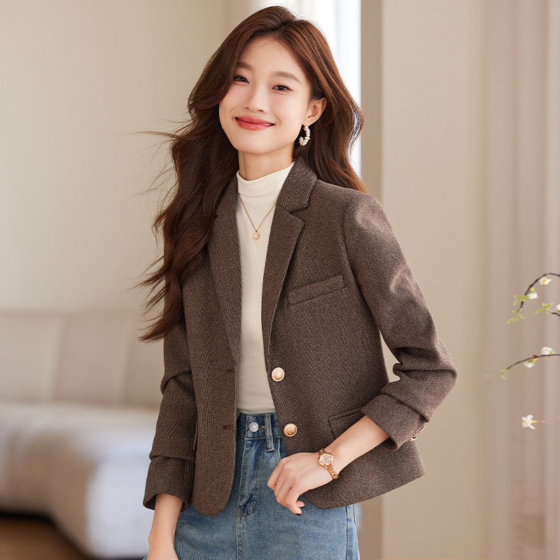 咖色短款毛呢小西装外套女春秋2026新款小个子女士休闲呢子西服春