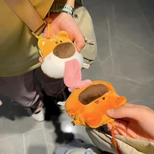 钥匙扣挂件耳机收纳包挂饰 可爱舔狗亲亲磁吸零钱包创意卡通情侣款