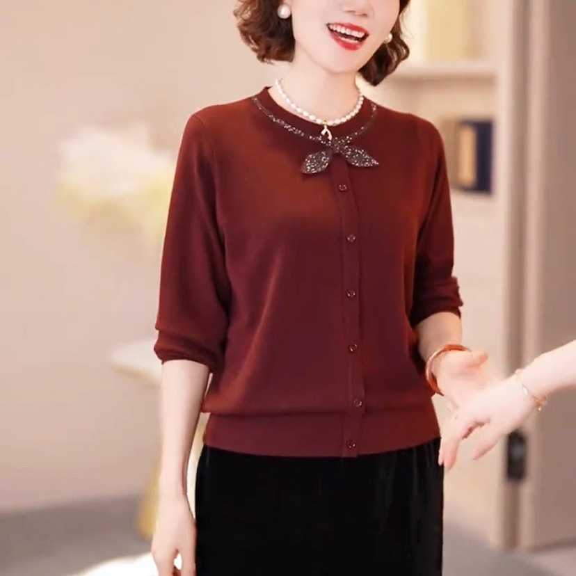 新款净版排扣烫钻圆领针织衫遮肉显瘦打底衫休闲百搭妈妈新款冬装