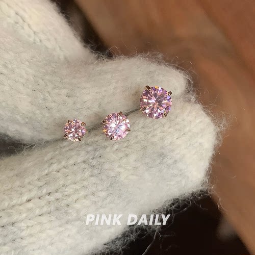 Pink Daily爆闪粉色锆石钛钢耳钉女精致小巧耳骨钉气质耳蜗钉耳饰