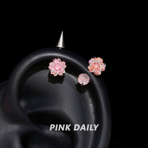 Pink Daily粉色花朵f136钛合金耳轮钉女爆闪甜酷恶魔钉尖锥耳饰