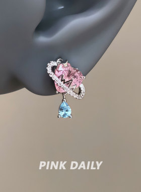 Pink Daily爆闪粉色环绕爱心水滴吊坠钛钢耳钉女甜酷设计感耳饰