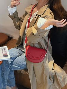 韩家定制小铺秋冬新款马鞍包真皮斜挎包小众设计感复古红色包包女