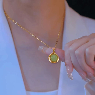 钛钢项链气质圆形绿珠珠项链轻奢时尚小众设计感锁骨链脖子颈链女