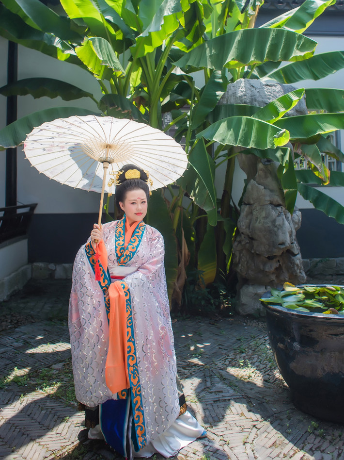 独家设计高档汉服手推绣花抹胸大汉服定制/加工