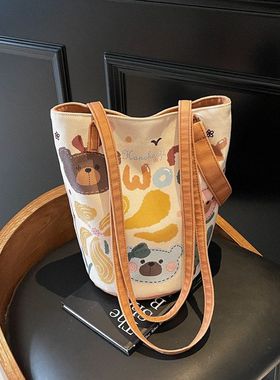 秋冬大容量水桶包包女可爱卡通帆布通勤包小众百搭单肩腋下托特包