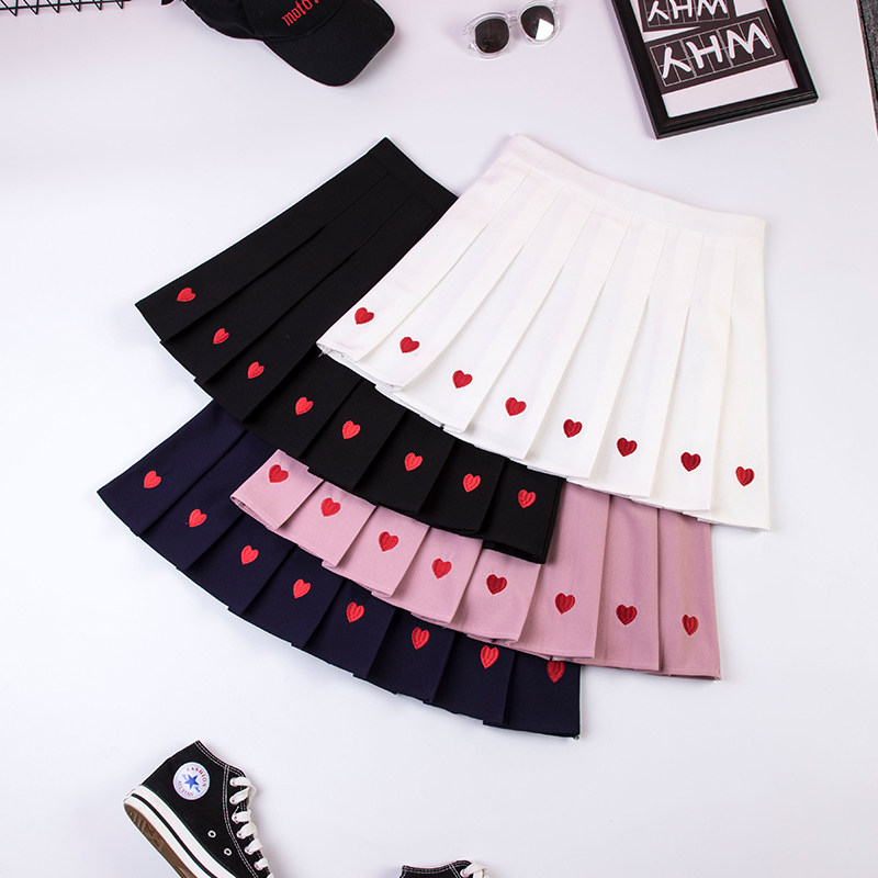 爱心刺绣百褶裙高腰秋冬短裙新款学生女松紧裙ins超火的半身裤裙在类目 女装/女士精品, 半身裙中 - 来自Buy2taobao.com提供专业的淘宝代购服务