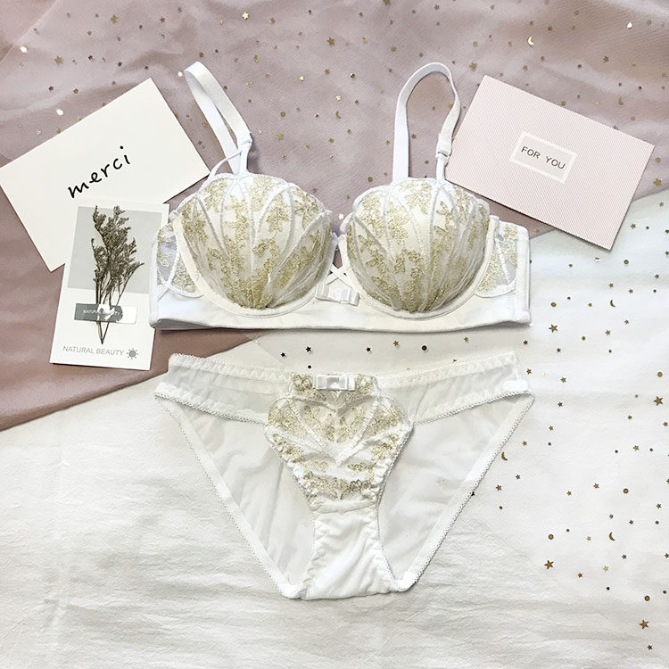 。日系少女甜美内衣二分之一半杯刺绣蕾丝薄纱贝壳套装聚拢上托胸