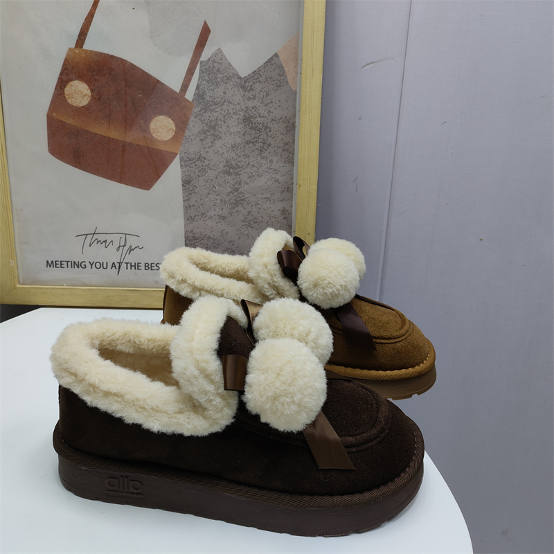 断码处理冬季新款女靴圆头套脚毛毛球加绒保暖时尚百搭雪地女棉鞋