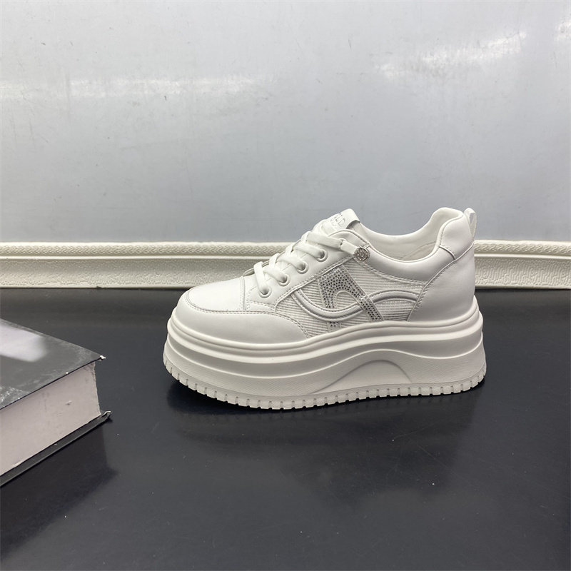 韩版厚底增高小白鞋女圆头松糕鞋休闲百搭透气舒适交叉绑带白色