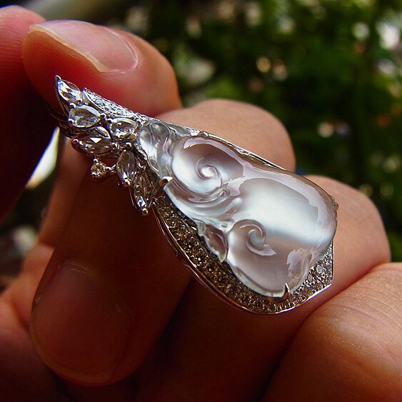 龙石种超强刚性超光超亮翡翠如意吊坠挂件天然a货收藏级谢绝议价