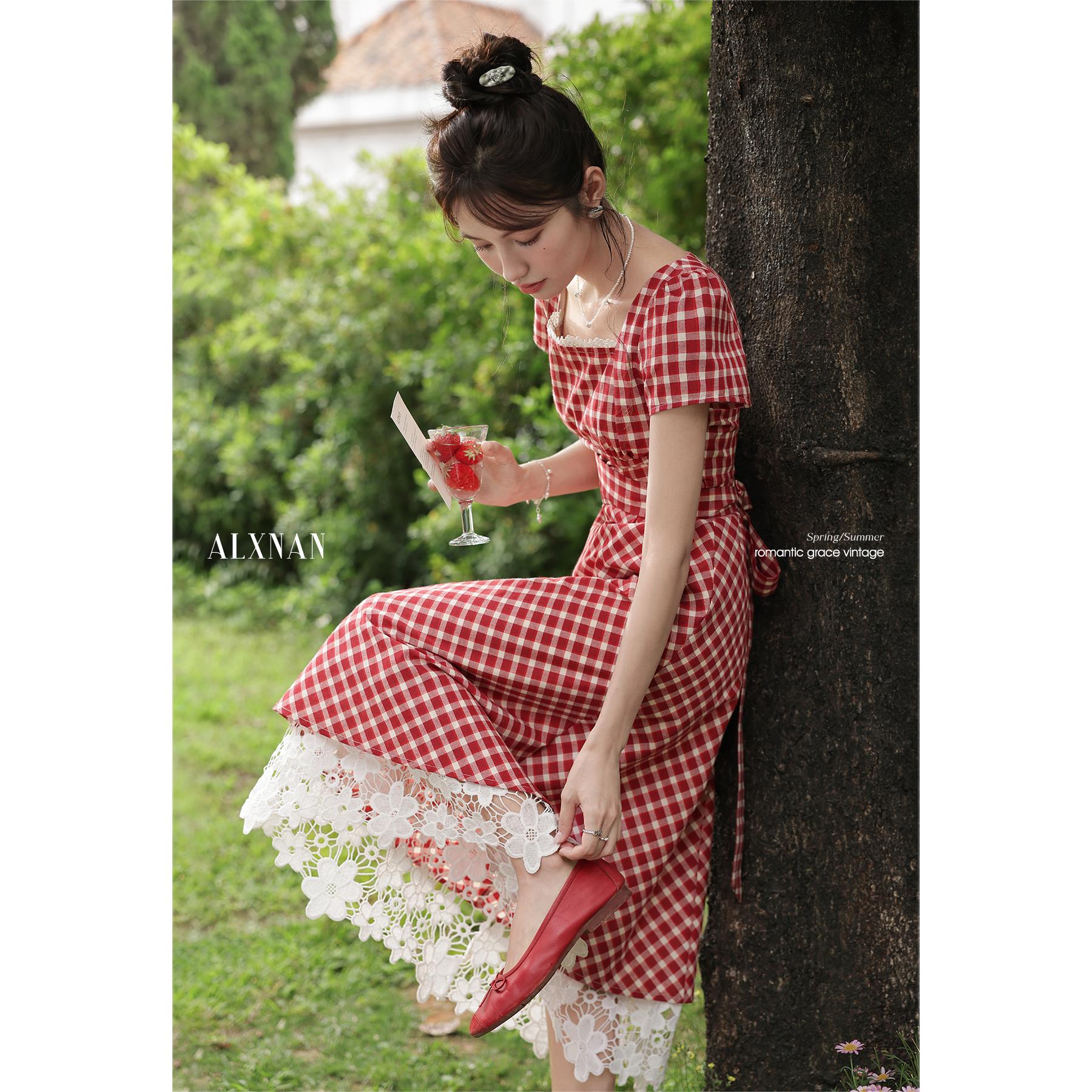鹿向南「红格绮梦」法式方领红色格子连衣裙女夏独特漂亮掐腰裙子