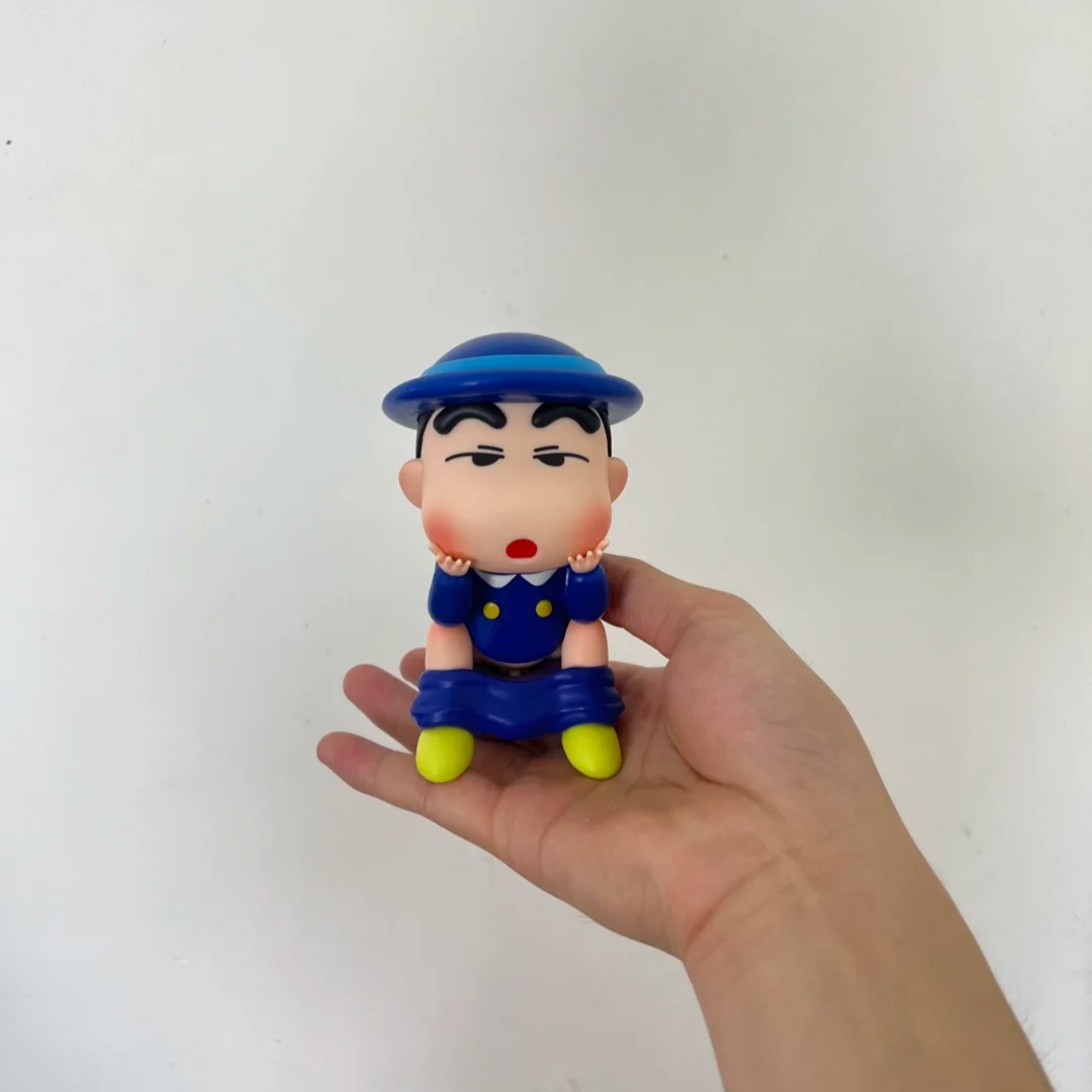 这个爱拉臭臭的小行摆件太可爱了