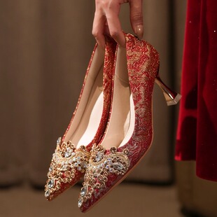 尖头水钻红色秀禾婚鞋女不累脚细跟绣花中式敬酒服婚礼高跟新娘鞋