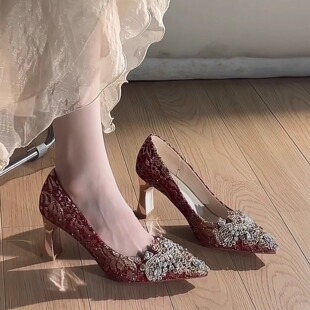粗跟水钻红色秀禾婚鞋女不累脚绣花中式敬酒服婚礼高跟新娘鞋