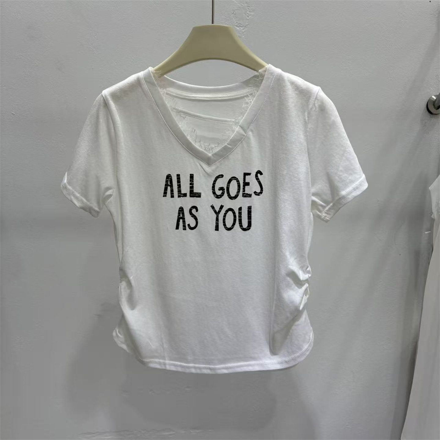 V领蕾丝拼接设计感褶皱短袖女夏季收腰显瘦正肩T恤小个子短款上衣