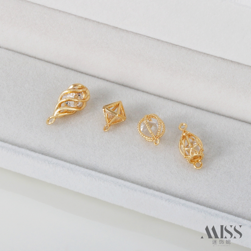 迷饰妮女铜包金保色灵动锆石吊坠