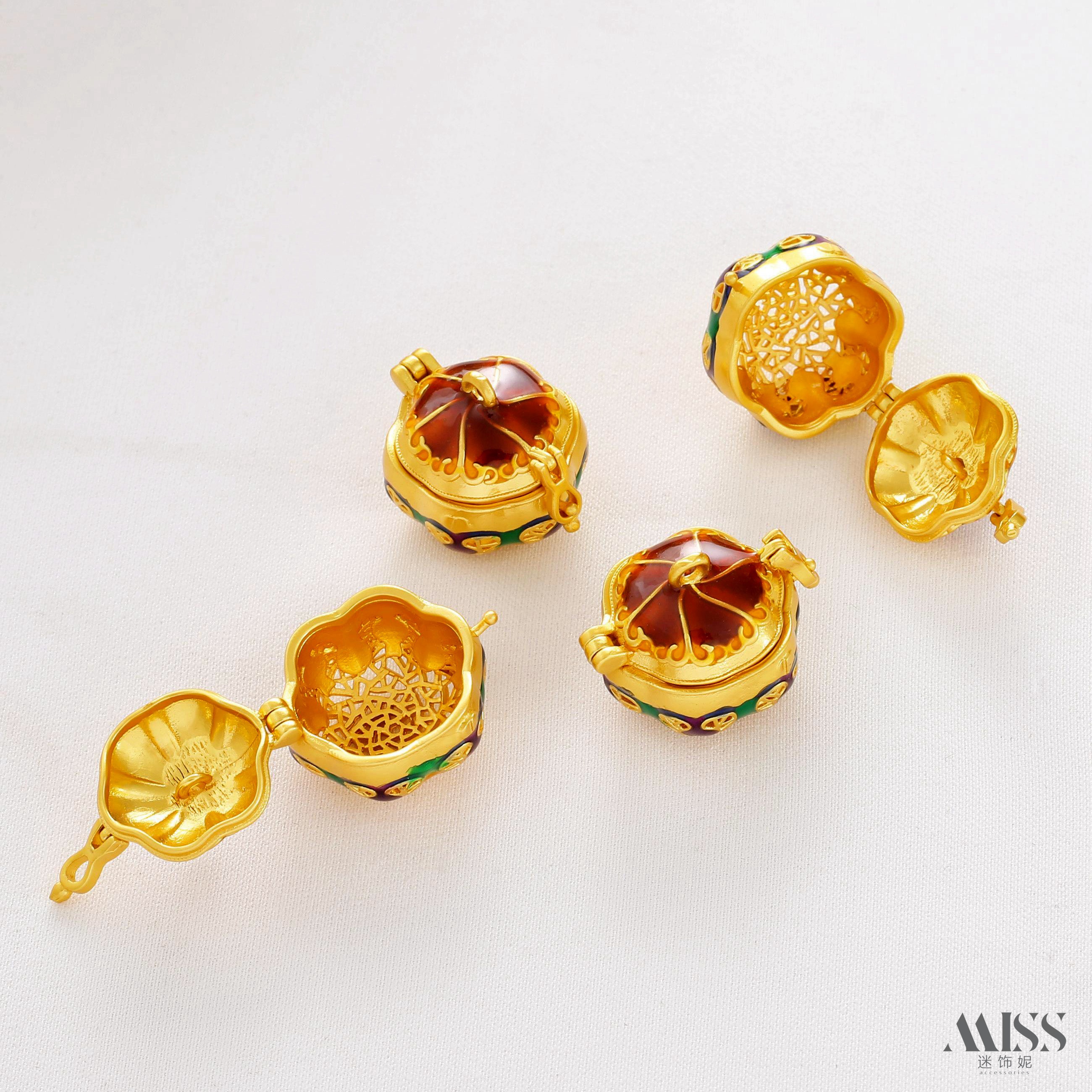 祢饰妮铜包金保色吊坠可打开