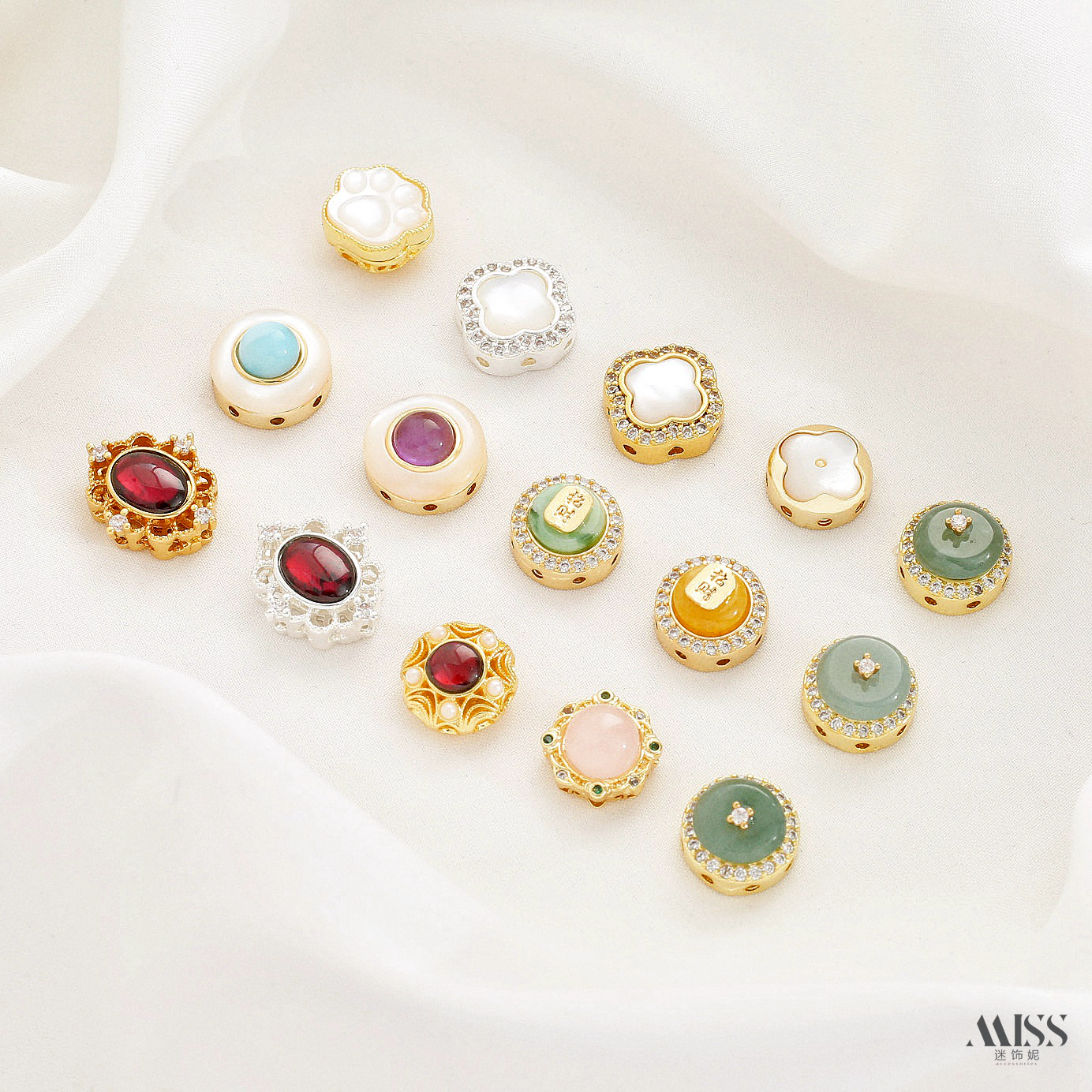 祢饰妮铜镀真金镶海纹石莲花隔珠