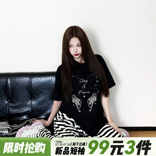 超火ins风设计感潮牌黑色短袖女
