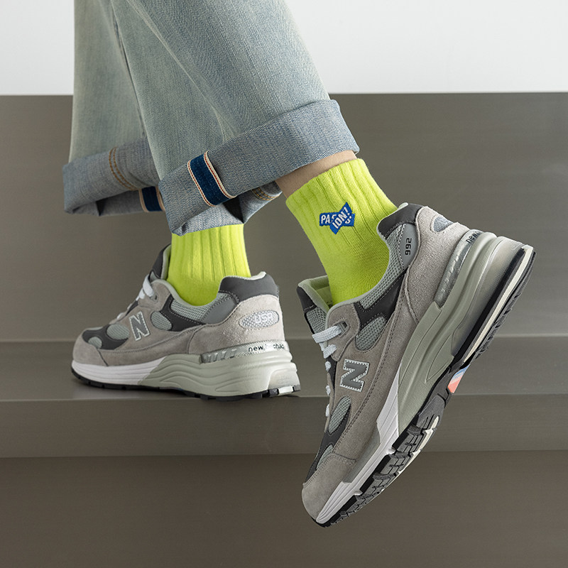 白色袜子纯棉中筒袜ins潮卡通刺绣情侣男款黑色运动长筒袜百搭