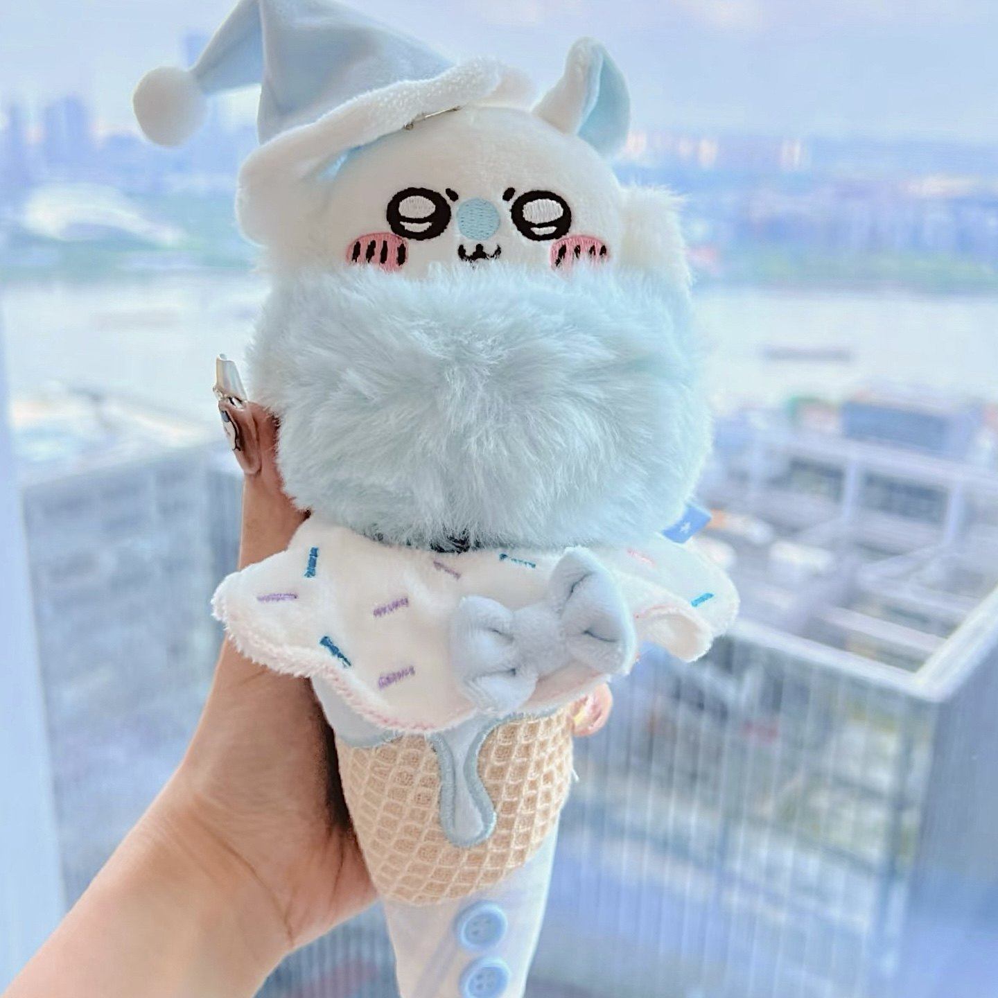 日本吉伊可爱冰淇淋蓝色手捧圆飞鼠桃心玩偶莫莫咖毛毛力公仔礼物,模玩/动漫/周边/娃圈三坑/桌游,动漫挂件/文具,淘宝优惠券,粉丝福利购,淘宝优惠卷