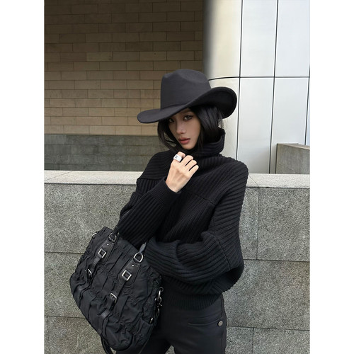 FYFTHX 不规则设计感斜裁拼接高领毛衣女冬季时尚气质保暖上衣