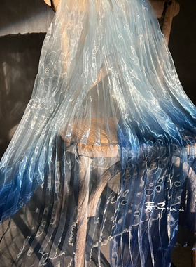蓝色渐变风琴褶镭射欧根纱水光纱压褶礼服布料 diy原创设计师面料