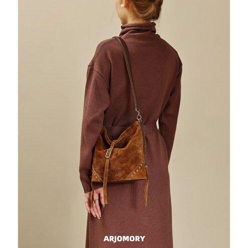 小众设计麂皮绒水桶包