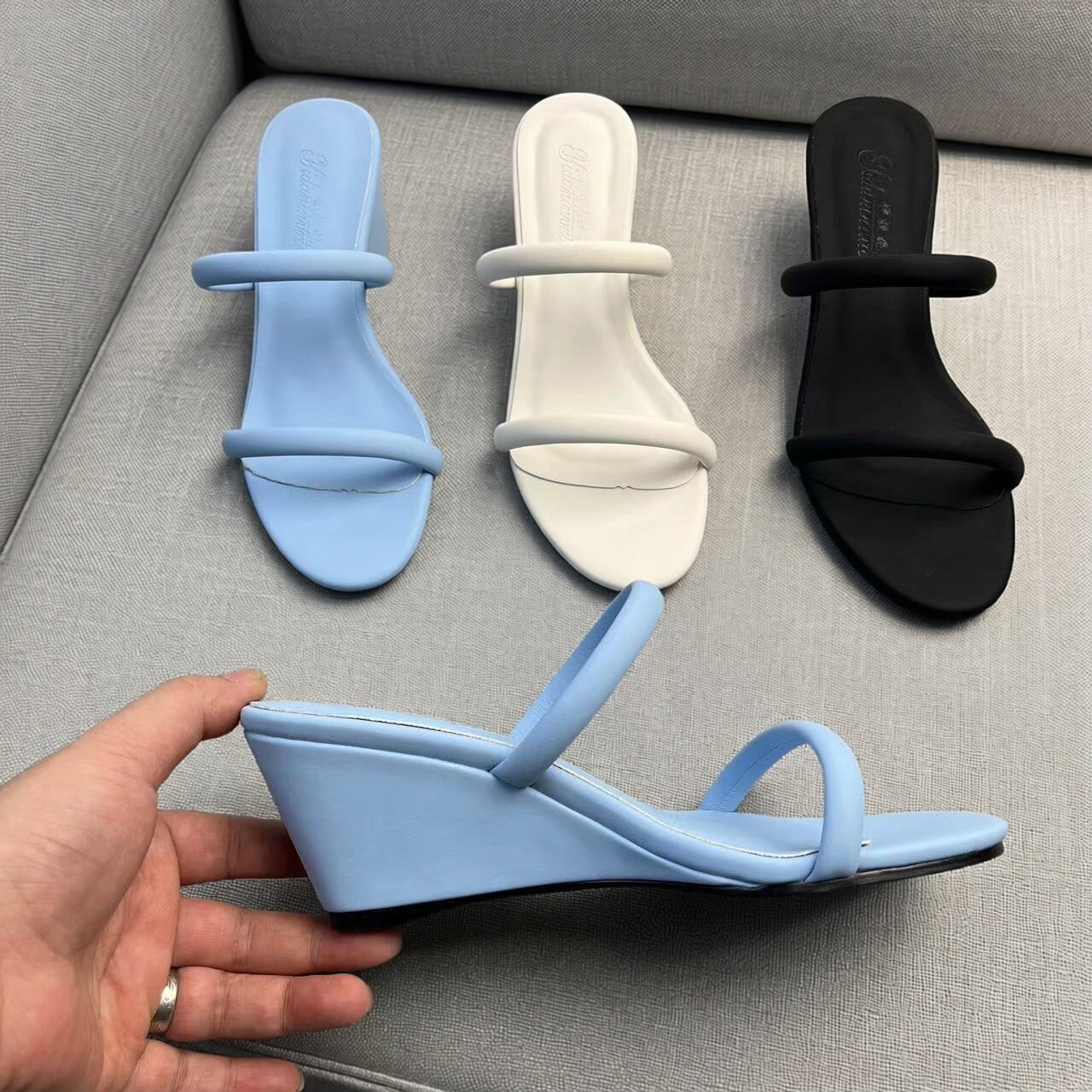 2026新款韩版简约一字带凉鞋女坡跟凉拖鞋女夏外穿时尚细带高跟鞋
