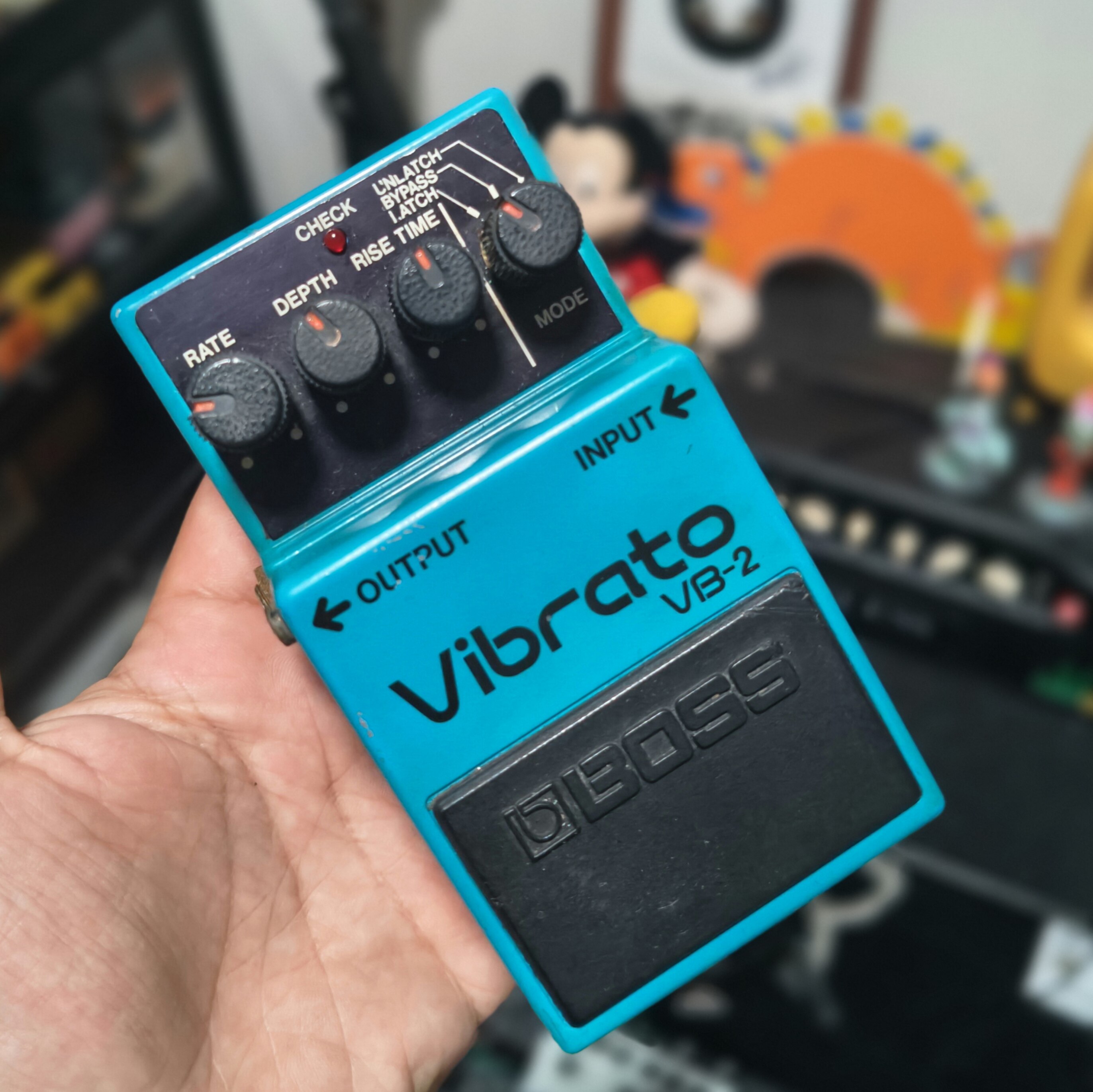 绝版boss vb-2 复古颤音单块效果器