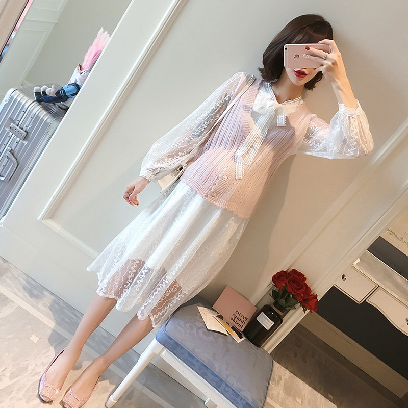 孕妇连衣裙春秋装洋气新款韩版时尚潮妈蕾丝减龄长袖毛衣马甲套装