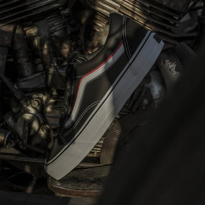 VANS皮革男黑色板鞋三方联名