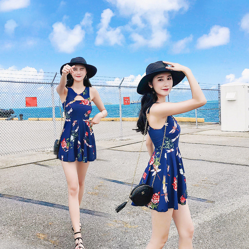 游泳衣女显瘦遮肚保守连体裙式性感韩国小胸聚拢平角温泉学生泳衣