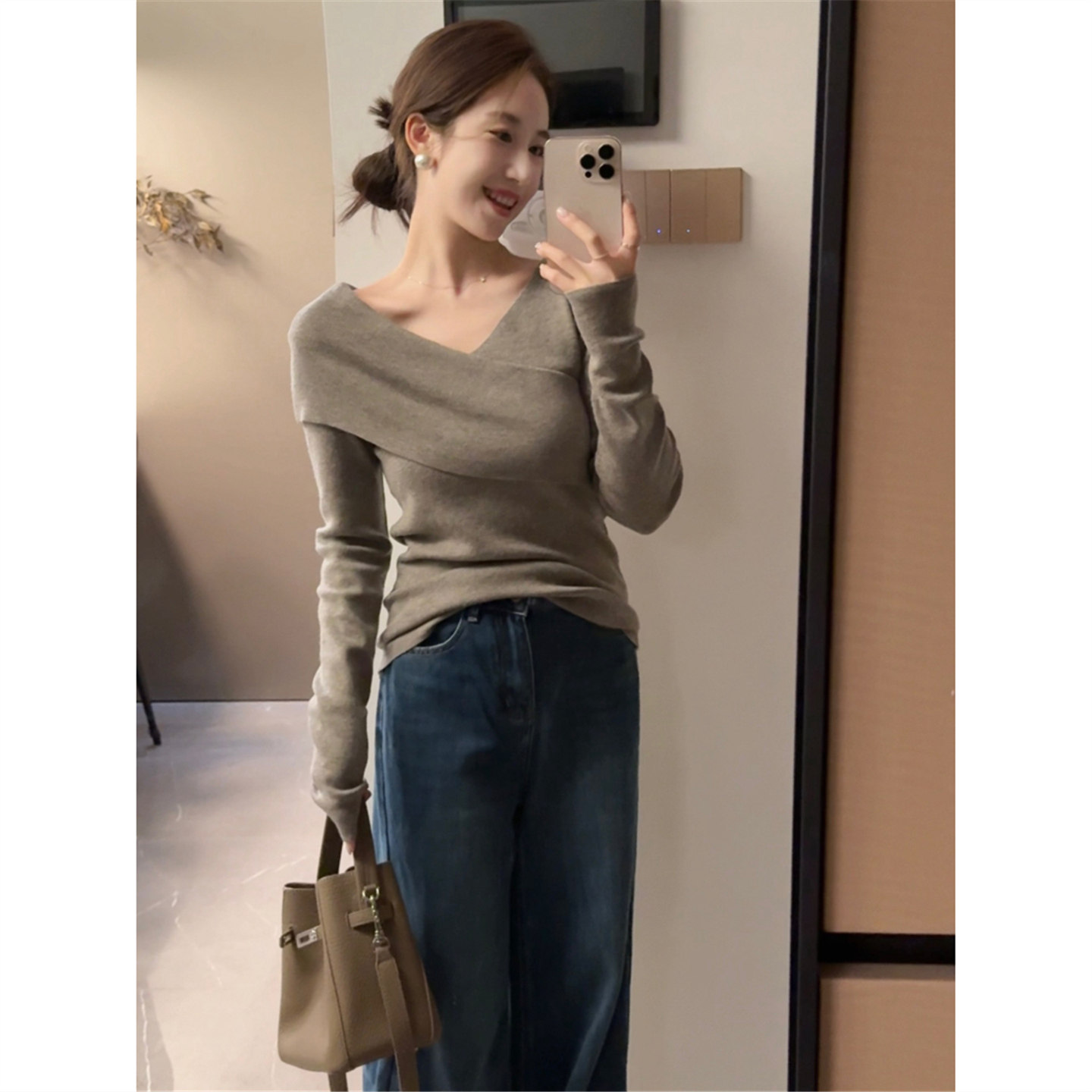 秋冬季v领修身收腰辣妹长袖打底针织衫上衣设计高级感内搭毛衣女