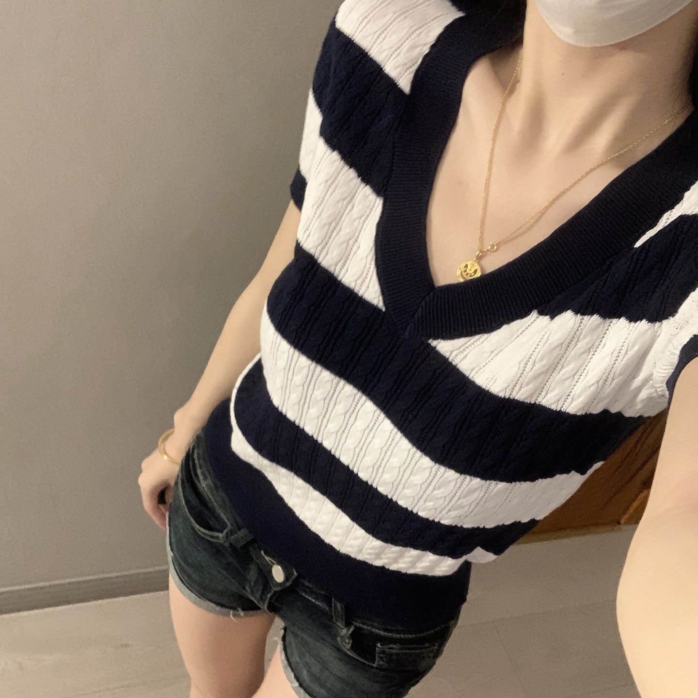 条纹v领冰丝上衣短袖t恤女夏季美式复古麻花高级感修身显瘦针织衫