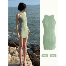 绿色挂脖针织连衣裙女夏季2025新款别致独特修身包臀裙辣妹短裙子