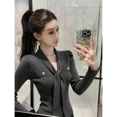 秋冬法式气质高级感v领修身长袖打底针织衫上衣设计感灰色毛衣女