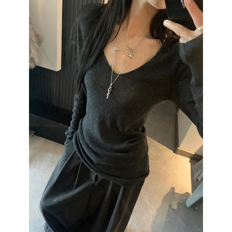 早秋2025新款长袖v领修身显瘦针织打底衫毛衣女韩系内搭气质上衣