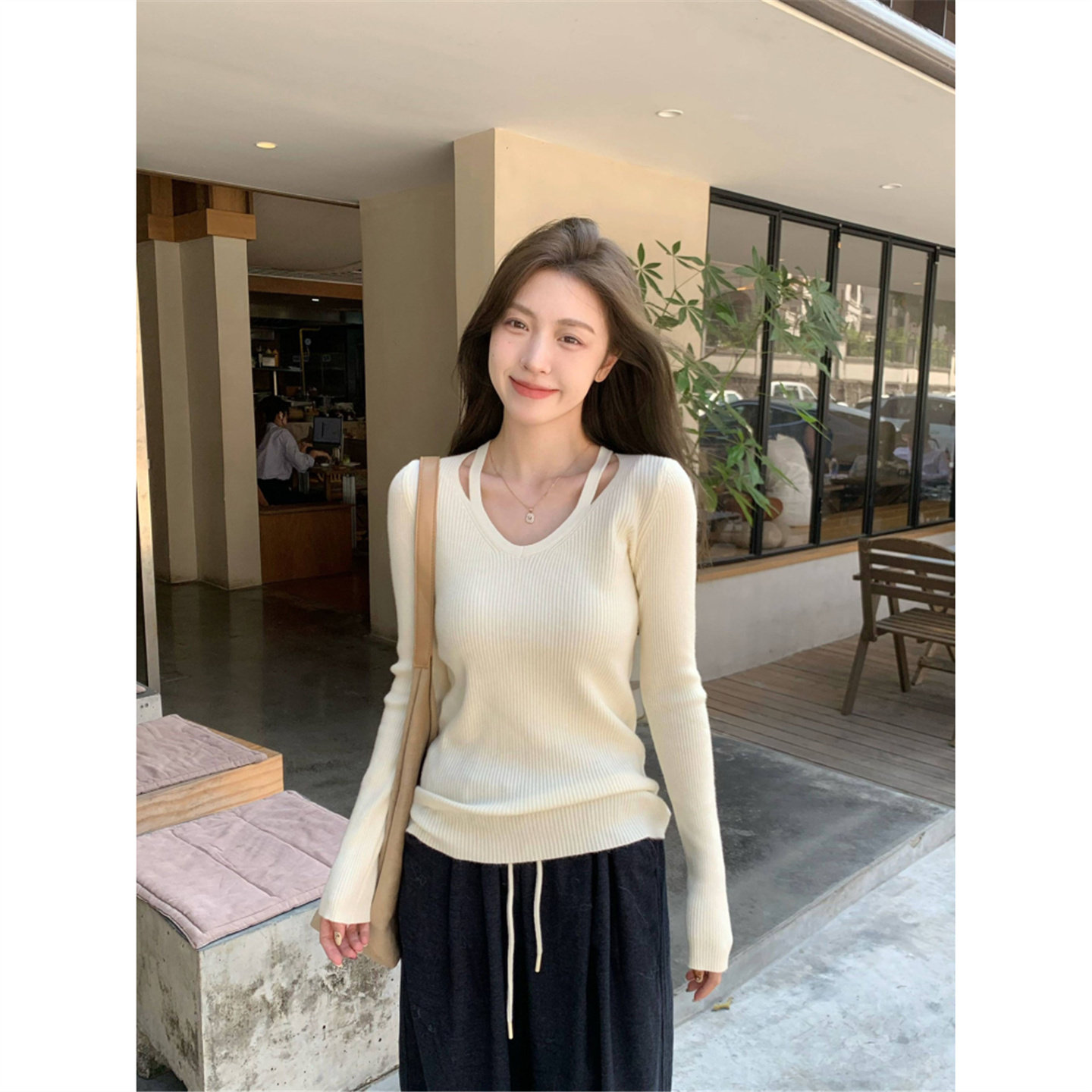 秋冬v领百搭修身长袖打底针织衫上衣高级感露锁骨镂空毛衣女内搭