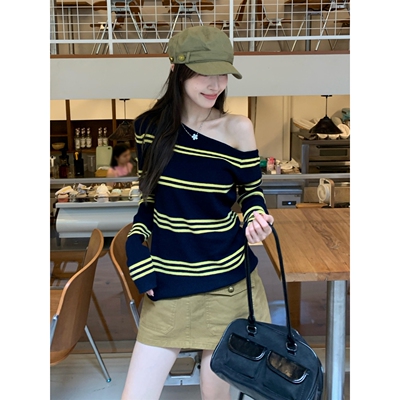 气质高级感斜肩针织衫女春秋冬薄款条纹修身显瘦露肩上衣内搭毛衣