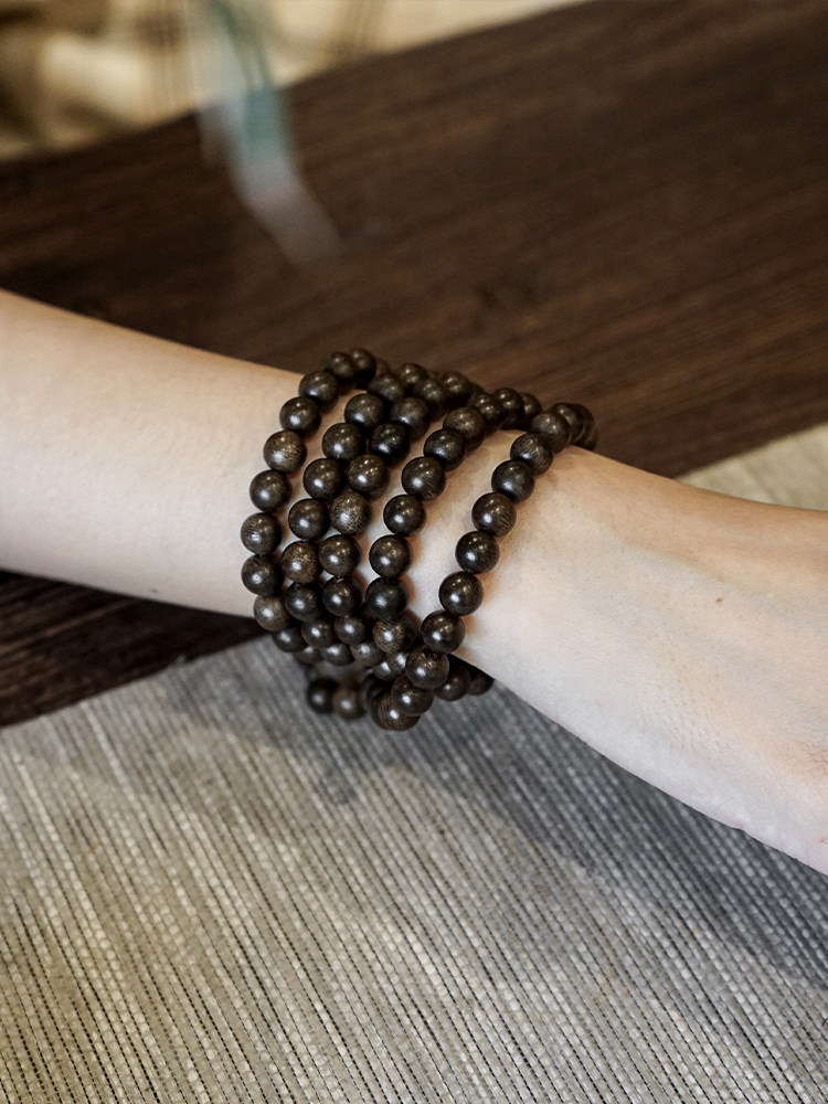 정통 브루나이 AGARWOOD 팔찌 남자 108 부처님 비즈 정통 오래된 소재 전체 오일 나무 여성용 팔찌 묵주 비즈