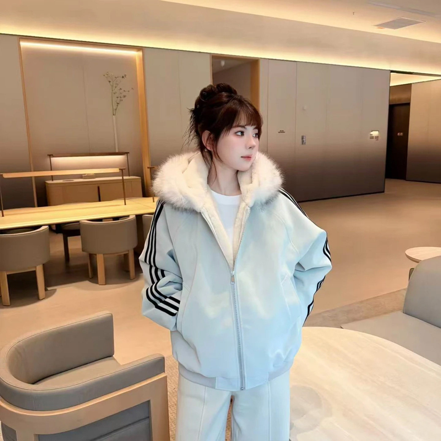座山雕大毛领条纹拼接皮毛一体外套男女时尚宽松保暖冬季连帽棉服