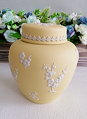 wedgwood黄色报春花浮雕陶瓷摆件