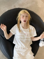 Карта, белая футболка с коротким рукавом, мини-юбка, летний комплект, короткий рукав