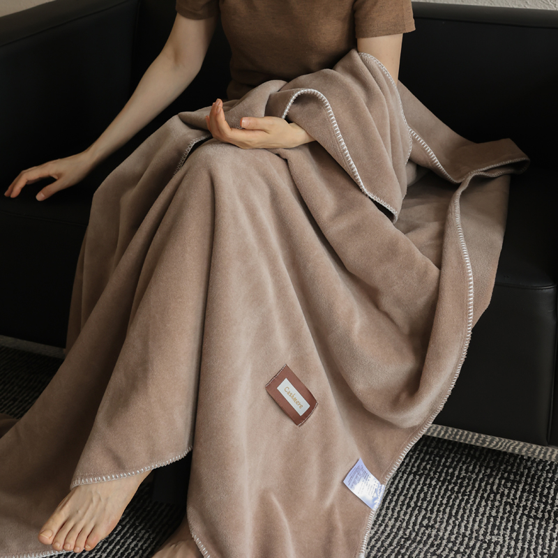 简约风秋冬保暖多用途仿羊绒毯