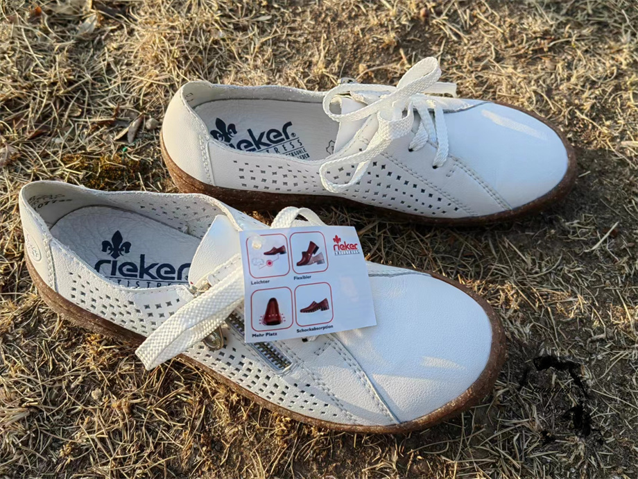 rieker休闲旅游平底圆头镂空Q弹