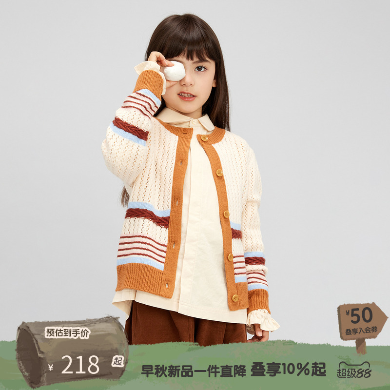 休闲圆领，单排扣门襟